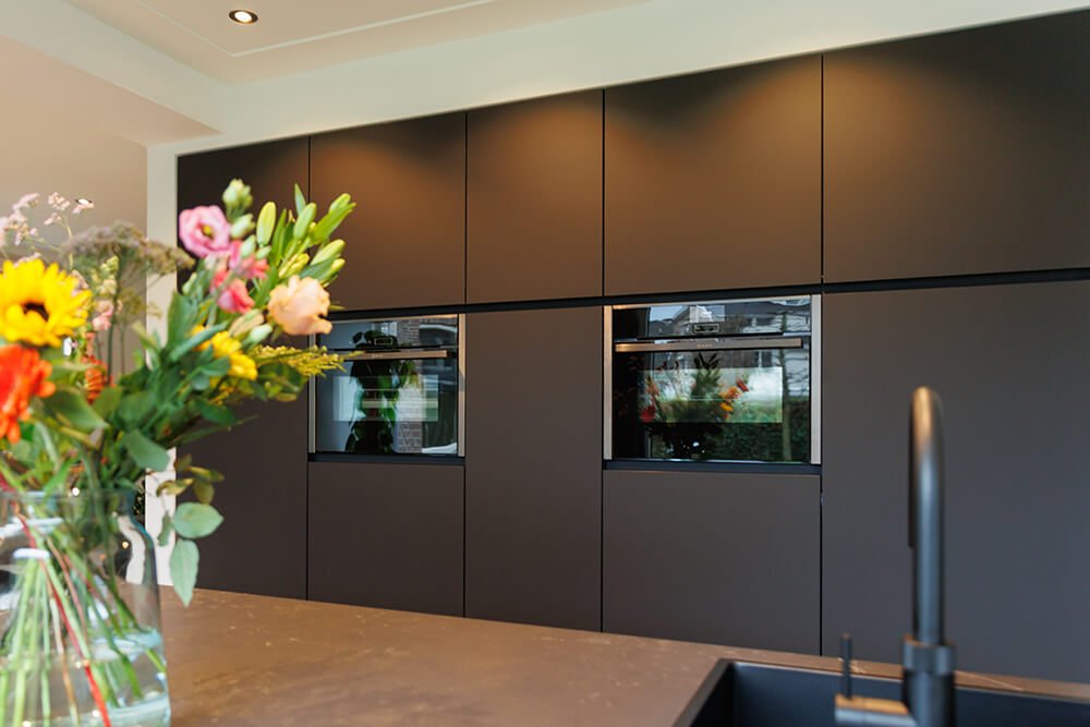 Moderne zwarte keuken & interieur