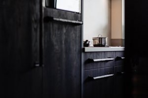Showroom zwarte keuken